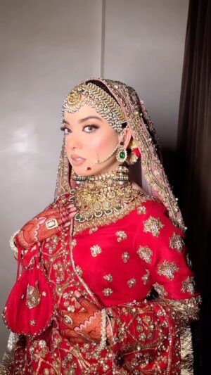 Arisha Razi Instagram - @arisharazikhan.official  Looking gorgeous in our Signature Barat makeup. We Gave her A very royal Look for her Barat day and the way she carried it Made us feel so proud to be the part of her Big day. We wish her good luck for Beautiful New Journey Ahead❤️.

Makeup/hair - @alluresalonspaofficial 
Outfit - @alixeeshantheaterstudio
Jewellery - @opalbymadihaihsan 
Styling/coordination - @stylebyhassan @hassanabdullahofficial 

#arisharazikhan #arishagotdullah #alluresalonspaofficial #bigday #barat #shendi #rukhsati #bridal #bride #fyp #viral #reels #trending #styledbyhassanabdullah