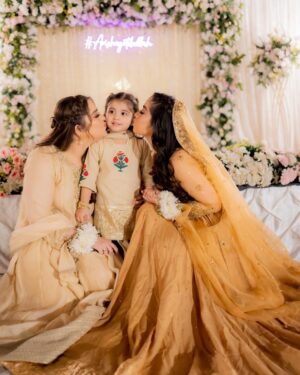 Arisha Razi Instagram - Arisha’s Dua e Khair 🤲🏻🤍
.
.
MUA @sarasalonandspa_ 
Outfit @aghanoorofficial 
Photographed @abdulsamadzia 

#arisharazikhan #arishagotdullah #sarahrazikhan #duaekhair #weddingbells
