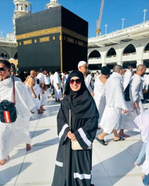 Arisha Razi Instagram - Umrah with my Jannat✨🤍