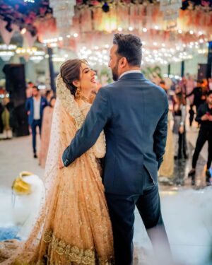 Arisha Razi Instagram - Finale ✨
@a.farrukh1 
.
.
Outfit @suffusebysanayasir 
MUA @sarasalonandspa_ 
Abdullah’s Styling @thetriosalon_phase8 
Photographed by @abdulsamadzia 

#arisharazikhan #arishagotdullah #finale #weddingbells #walima #trending #walima