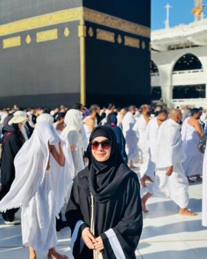 Arisha Razi Instagram - Umrah with my Jannat✨🤍