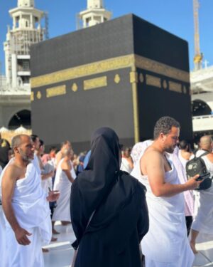 Arisha Razi Instagram - Umrah with my Jannat✨🤍
