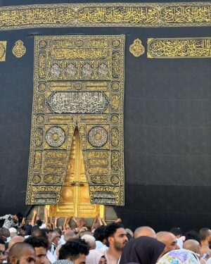 Arisha Razi Instagram - Umrah with my Jannat✨🤍