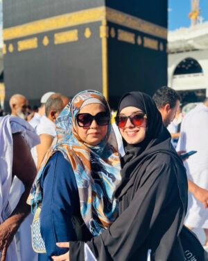 Arisha Razi Instagram - Umrah with my Jannat✨🤍