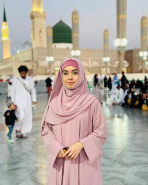 Arisha Razi Instagram - MADINA ✨
Abaya @rhkabayas 💕