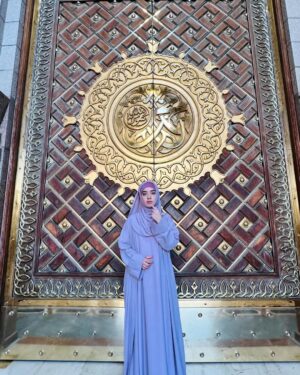 Arisha Razi Instagram - MADINA ✨
Abaya @rhkabayas 💕