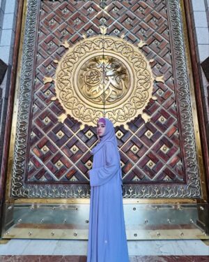 Arisha Razi Instagram - MADINA ✨
Abaya @rhkabayas 💕