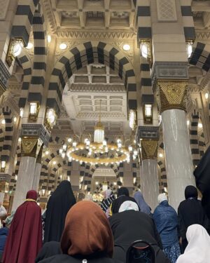 Arisha Razi Instagram - MADINA ✨
Abaya @rhkabayas 💕