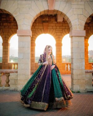 Arisha Razi Instagram - Pre wedding shoot 💜

Outfit @harisshakeelofficial 
MUA @rabiaanumsalon 
Photography @abdulsamadzia 

#arisharazikhan #arishagotdullah #weddingbells #preweddingshoot