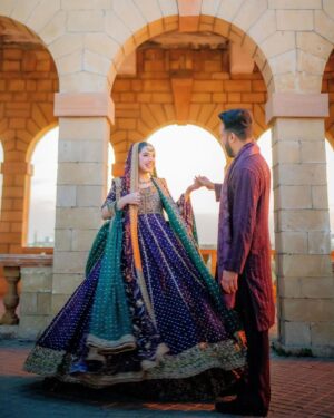 Arisha Razi Instagram - Pre wedding shoot 💜

Outfit @harisshakeelofficial 
MUA @rabiaanumsalon 
Photography @abdulsamadzia 

#arisharazikhan #arishagotdullah #weddingbells #preweddingshoot