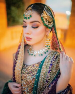 Arisha Razi Instagram - Pre wedding shoot 💜

Outfit @harisshakeelofficial 
MUA @rabiaanumsalon 
Photography @abdulsamadzia 

#arisharazikhan #arishagotdullah #weddingbells #preweddingshoot