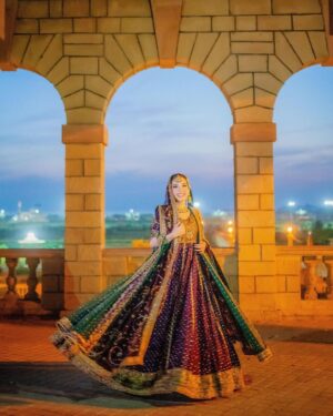 Arisha Razi Instagram - Pre wedding shoot 💜

Outfit @harisshakeelofficial 
MUA @rabiaanumsalon 
Photography @abdulsamadzia 

#arisharazikhan #arishagotdullah #weddingbells #preweddingshoot