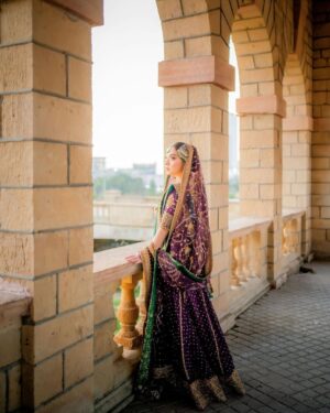 Arisha Razi Instagram - Pre wedding shoot 💜

Outfit @harisshakeelofficial 
MUA @rabiaanumsalon 
Photography @abdulsamadzia 

#arisharazikhan #arishagotdullah #weddingbells #preweddingshoot