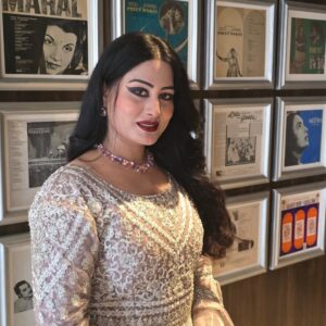 Arjumman Mughal Instagram - #OFFBALANCEFASHIONSHOW #SHOWSTOPPERARJUMMANMUGHAL #MILESTONEINTERNATIONAL #COLLAGEANUALDAY #bharatratangaansamragyilatamangeshkarnatyagruhaauditoriummiraroad 
Arjumman Mughal was seen at college annual day in mumbai the fashion show was held at bharat ratan lata mangeshkar auditorium as show stopper for offbalance fashion show organised by offbalance events and milestone international events.