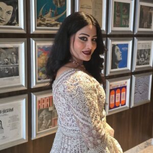 Arjumman Mughal Instagram - #OFFBALANCEFASHIONSHOW #SHOWSTOPPERARJUMMANMUGHAL #MILESTONEINTERNATIONAL #COLLAGEANUALDAY #bharatratangaansamragyilatamangeshkarnatyagruhaauditoriummiraroad 
Arjumman Mughal was seen at college annual day in mumbai the fashion show was held at bharat ratan lata mangeshkar auditorium as show stopper for offbalance fashion show organised by offbalance events and milestone international events.