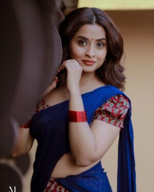 Arthana Binu Instagram - 💙

MUAH: @makeupandbeyond___ 
Photography: @mojo_click 
Costume: @mefab_designs