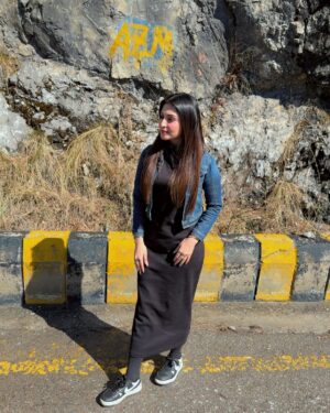 Aruba Mirza Instagram - “Adventure awaits where the mountains meet the sky.”😎❤️