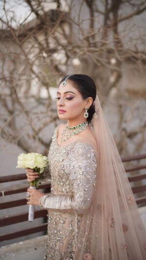 Aruba Mirza Instagram - Glowy glam bridal inspiration look for you all🫶

This beautiful dress is from @musferahsaadofficial
Beautifully captured by @wedding.wizards
Jewellery @agoldstoryofficial
Muse @arubamirzaofficial_
Concept/styling @stylebylaibaa

𝑮𝒆𝒕 𝑹𝒆𝒂𝒅𝒚 𝒕𝒐 𝑺𝒉𝒊𝒏 𝒐𝒏 𝒚𝒐𝒖𝒓 𝒃𝒊𝒈 𝒅𝒂𝒚 ! 𝑾𝒆'𝒓𝒆 𝒐𝒇𝒇𝒆𝒓𝒊𝒏𝒈 𝒂𝒏 𝑬𝒙𝒄𝒍𝒖𝒔𝒊𝒗𝒆 𝑩𝒓𝒊𝒅𝒂𝒍 𝑴𝒂𝒌𝒆𝒖𝒑 𝒔𝒆𝒓𝒗𝒊𝒄𝒆 𝑨𝒍 𝑳𝒂𝒌𝒎𝒆 𝑺𝒂𝒌𝒊𝒏𝒂 ✨

𝙃𝙪𝙧𝙧𝙮 𝙪𝙥 𝘽𝙤𝙤𝙠 𝙮𝙤𝙪𝙧 𝙎𝙡𝙤𝙩 𝙣𝙤𝙬 

𝘾𝙊𝙉𝙏𝘼𝘾𝙏 𝙐𝙎 ⬇️
📞 𝙋𝙝𝙤𝙣𝙚: 0322-2660558
☎️ 𝙏𝙚𝙡: 021-34892901-2
📍𝘼𝙙𝙙𝙧𝙚𝙨𝙨: 𝙂𝙧𝙤𝙪𝙣𝙙 𝙁𝙡𝙤𝙤𝙧, 𝘼𝙡-𝙍𝙚𝙝𝙢𝙖𝙣 𝙏𝙚𝙧𝙧𝙖𝙘𝙚, 𝙊𝙥𝙥. 𝙏𝙤𝙤𝙨𝙤 𝙍𝙚𝙨𝙩𝙖𝙪𝙧𝙖𝙣𝙩

#modern #glam #reels #lakmesalon #stylebylaiba #reels #ramzan2024 #yailinlamasviral #weddingseason2025