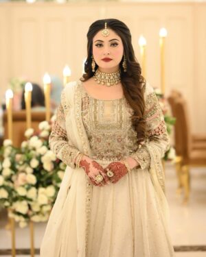 Aruba Mirza Instagram - Shenanigans 🎊  Dress 👗 @asianbrides_by_haroon .Makeup by @ayeshassalonofficial  Jewellery by @moonzjewellers