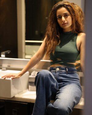 Ashika Ranganath Instagram - It’s been a while.. 😎
Seems like Green is the new black for me rn 😉 

Shot by @pranav.foto 🤍