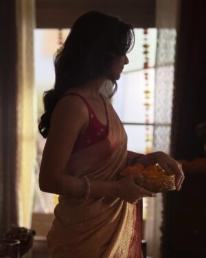 Ashika Ranganath Instagram - Lifebuoy ad shoot dump 🫶🏻

Also, a BTS reel up on my YouTube channel - Ashika Ranganath! Show some love there tooo ♥️