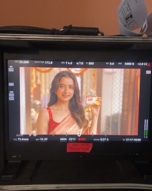 Ashika Ranganath Instagram - Lifebuoy ad shoot dump 🫶🏻

Also, a BTS reel up on my YouTube channel - Ashika Ranganath! Show some love there tooo ♥️