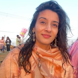 Ashlesha Savant Instagram - Na punyam na papam na saukhyam na dukham
Na mantro na tirtham na veda na yagnaha
Aham bhojanam naiva bhojyam na bhokta
Chidananda rupah shivoham shivoham .

I am not attached to any righteousness or sin; I have neither pleasure nor sorrow; I have no need for any Mantra; I have no need for pilgrimages ; I have no need for any sacred scriptures; nor do I perform any sacrifise or rituals; I am neither the meal nor the one who consumes or what is consumed;
I am the fortunate, joyful,supreme being who is the very emblem of truth, knowledge and eternal bliss.
I am consciousness and bliss. I am Shiva, I am Shiva.

#shiva