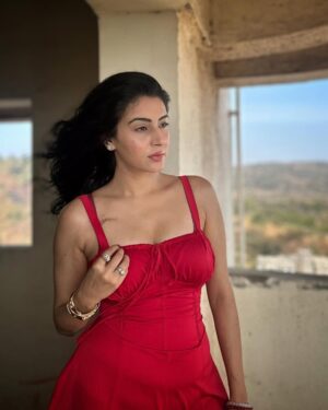Ashlesha Savant Instagram - Tongue Tied And Twisted 
Just An Earth Bound Misfit 

Thinking Pink Floyd listening to Adele - 

#red #redvelvet #musings