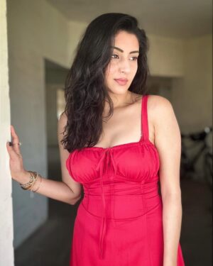 Ashlesha Savant Instagram - Tongue Tied And Twisted 
Just An Earth Bound Misfit 

Thinking Pink Floyd listening to Adele - 

#red #redvelvet #musings