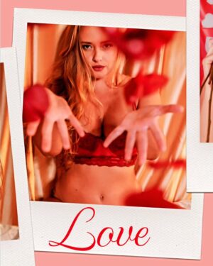 Ashley Hobbs Instagram - Love, kisses, and Valentine's wishes. ❤️💌💋
Best photographer @hibeach