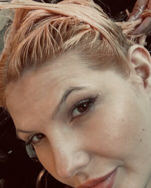 Ashley Leechin Instagram - ‘It was the end of an era but the start of an age’. 
🧡🔥💋

This may not be much of a change for some & many may not like it (I am not here to please you)…but for someone who has been blonde (every shade) the majority of their life…it is a HUGE change.

Blonde has always been such a beautiful color on me (no matter the shade and I experienced them ALL 😸) but ginger/copper is my ‘IT’ color. I have truly found the color that ignites my personality and my soul. Also, it looks INCREDIBLE with my red lips…I may never take it off? Jk 👀💋

I wanted to also share my inspiration for transitioning to red. I have always had a deep passion for the color red in general. Let’s face it…I wear red lipstick, red nails, red clothes, my wedding ring is red haha need I go on? 🤪 But when researching the PERFECT ginger shade, there was no question about it… my main inspiration came from Kirsten Dunst during her Spider-Man 2 era. Her red had such a beautiful glow & just brought out her complexion. I also drew inspiration from Molly Quinn & Isla Fisher. They are some of my favorite ladies & they all wear red best & it has shown! 

All to say, I am grateful for everyone who has stayed throughout this journey & anyone new joining. I am more than just my hair & lipstick of course but it is my personality forever and I am going to let it shine brighter than ever. 🧡💋

#newhaircolor #haircolorgoals #haircolorchange #newhair #gingerhair #copperhair #redhair #blondehair #haircolorinspo #redhead #actorsofinstagram #endofanera