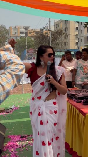 Ashwini Sree Instagram - Happy Holi guys… so many people came to see me and I really felt so happy and honestly I really enjoyed seeing you all😍♥️🫰😘 Ashu baby loves you all🦄😘

#holi #holivibes #holiday #festival #ashwini #bigboss #trending #viral #reelsviral #viralvídeos #colorful