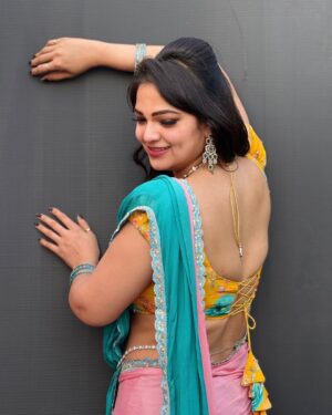 Ashwini Sree Instagram - That summer feeling🤨😏 Hyderabad summer is way too early🤒

Outfit: @tanvitha_desighner_botique 

#summer #summertime #summervibes #saree #sareelove #sareelover #sareefashion #reelsinstagram #portraitphotography #photography #viralvideos #viralreels #bigboss #bigboss7