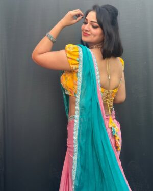 Ashwini Sree Instagram - That summer feeling🤨😏 Hyderabad summer is way too early🤒

Outfit: @tanvitha_desighner_botique 

#summer #summertime #summervibes #saree #sareelove #sareelover #sareefashion #reelsinstagram #portraitphotography #photography #viralvideos #viralreels #bigboss #bigboss7