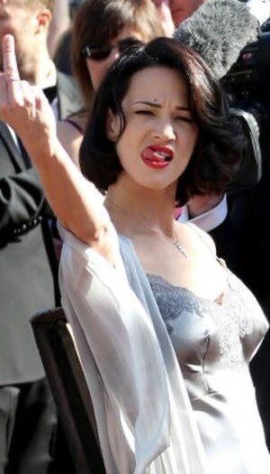 Asia Argento Instagram - Ho solo espresso quello che provavate tutti da sempre in queste occasioni, ma avevate paura dí mostrare - Cannes 2013
