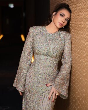 Assala Nasri Instagram - ‎الموسيقى لها أهل وعالم ومستنيرين بنورها ولها داعمين ولها أصحاب مخلصين …
‎وشعب الكويت أهل الفن ينتقوا النغمات ويتماهوا مع الموسيقى كمعزوفة حين تتراءى يدفع المستمع منهم الموهوب لأعلى درجات السلطنة ..
‎وهذه الليله تضاف لعشرتنا تزيدني سعادة وإصرارا وشغف لنبقى أنتم وأنا معزوفة تحكي أجمل حكاية

Dress @nicolasjebran 
Makeup @mohd_haddadd 
Hair @vatchenazarette 
Jewelry @kyanjewelry 
Photography @everythingbutphotography

#أصالة 
#الكويت