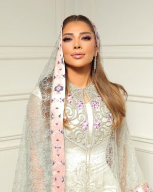 Assala Nasri Instagram - ‎ادعوا لي شوي وبطلع على مسرح ميدان الجنادريه ومحضره مجموعه من أغنيات رح تفرحوا فيها وان شاءالله بنعيش ليله من أحلى الليالي 🙏🏼

#مهرجان_خادم_الحرمين_الشريفين_للهجن

Dress @ramzenworld 
Makeup @dinaragheb 
Hair @vatchenazarette 
Photographer @everythingbutphotography 

@rotanalive 
@scrfsa 
@luxuryksa