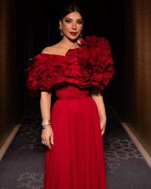 Assala Nasri Instagram - ‎كتير انبسطت وكتير تسلطنت وكتير  كان لقاءنا  حلو أسعدتوني وأحلى ذكرى للعمر الجايه اليوم صنعنا أنتوا وأنا بالكويت الغاليه الحبيبه

Dress : @krikorjabotian 
Makeup : @dinaragheb 
Hair : @tonysawayasalon 
Stylist: @musaed.d 
Photographer : @everythingbutphotography. 
Jewelries : @a.h.alfares

#أصالة 
#الكويت🇰🇼