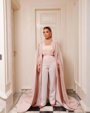 Assala Nasri Instagram - @forsethayah ♥️ 

Dress : @ramialaliofficial 
Makeup : @dinaragheb 
Hair : @ahmed__mounir 
Jewelry : @zabarjadqatar