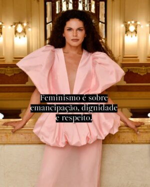 Assucena Assucena Instagram - Quem aí lembra de mais avanços que vieram pelo feminismo? Link na bio e nos stories da reflexão sobre o feminismo e sua importância na minha nova coluna na @voguebrasil . O movimento me deu voz, me fortaleceu e me permitiu ser quem eu sou. Um agradecimento especial a todos que tornaram esse projeto possível:  @paulimerlo @nomello @marialauraneves e toda a equipe da @voguebrasil 💗