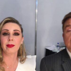 Atala Sarmiento Instagram - ¡Qué maravilloso fue reír a carcajadas junto a Daniel! 
Qué suerte tuve de que me dejara abrir la puerta para asomarme un poco más allá de lo que todos veían en él como un personaje de la televisión, porque no lo hacía con todo el mundo.
Con Daniel trabajé durante años pero, sobre todo, COMPARTÍ muchísimas cosas. Viajes, comidas, bailes, y hasta alguna lágrima de pronto. 
Fuimos cómplices y una gran mancuerna en el set de televisión, y buenos amigos durante mucho tiempo. 
Qué suerte que no se cansó nunca de ser tan juguetón y saber apretar el botón correcto para sacarme carcajadas.
Qué lindo que era tan glotón y tan generoso con todos.
Qué tierno que era tímido y hasta reservado fuera de la pantalla. 
Qué admirable era la pasión que sentía por la tele y por el teatro.
Gracias vida por haberme dejado estar al lado de Daniel y vivir a su lado tantas inolvidables experiencias que hoy son tesoros en mi corazón.
A Daniel lo voy a extrañar SIEMPRE y lo voy a querer TODA LA VIDA…
“Dani, cariiiiiño”…mereces descansar, volar alto -y libremente-siendo feliz allá donde vayas…¡Te quiero! 💖