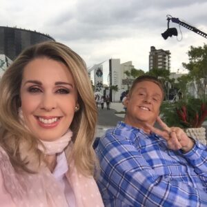 Atala Sarmiento Instagram - ¡Qué maravilloso fue reír a carcajadas junto a Daniel! 
Qué suerte tuve de que me dejara abrir la puerta para asomarme un poco más allá de lo que todos veían en él como un personaje de la televisión, porque no lo hacía con todo el mundo.
Con Daniel trabajé durante años pero, sobre todo, COMPARTÍ muchísimas cosas. Viajes, comidas, bailes, y hasta alguna lágrima de pronto. 
Fuimos cómplices y una gran mancuerna en el set de televisión, y buenos amigos durante mucho tiempo. 
Qué suerte que no se cansó nunca de ser tan juguetón y saber apretar el botón correcto para sacarme carcajadas.
Qué lindo que era tan glotón y tan generoso con todos.
Qué tierno que era tímido y hasta reservado fuera de la pantalla. 
Qué admirable era la pasión que sentía por la tele y por el teatro.
Gracias vida por haberme dejado estar al lado de Daniel y vivir a su lado tantas inolvidables experiencias que hoy son tesoros en mi corazón.
A Daniel lo voy a extrañar SIEMPRE y lo voy a querer TODA LA VIDA…
“Dani, cariiiiiño”…mereces descansar, volar alto -y libremente-siendo feliz allá donde vayas…¡Te quiero! 💖