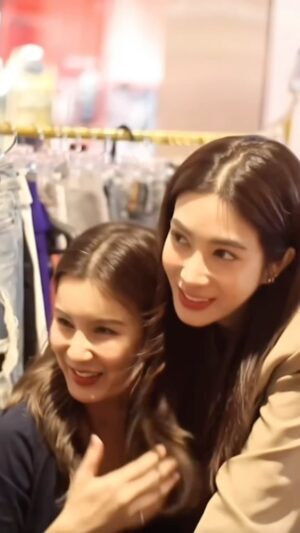 Athichanan Srisevok Instagram - Happy birthday น้องสาวคนงาม @ice_athichanan ขอให้น้องมีความสุข สมปรารถนา ธุรกิจลื่นไหล มีงานเยอะๆรวยๆ เฮงๆ ปังๆ เป็นที่รักของทุกคนนะคะ  เยิฟ ยูว์ 😘🎂🩷