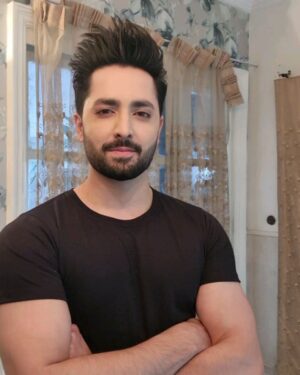 Atiqa Odho Instagram - My mum's birthday and one of her most favourite star's wishes her and makes her day ! May she have many more happy birthday's to come inshallah! 

#Mirrett #danishtaimoor #birthday #motherslove #AtiqasMum