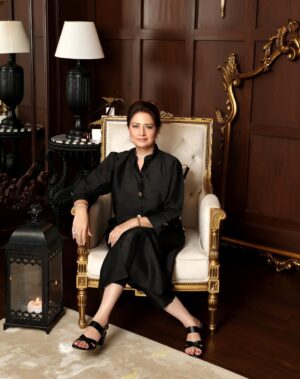 Atiqa Odho Instagram - Kya drama hai season 7 shoot by @akifilyasofficial 
Location: @ali_khan_studio 
#kyadramahai #pakistanidramas #review #atiqaodho #mukarramkaleem #actors #anchors #showbizpakistan #tv #24newshd #karachi