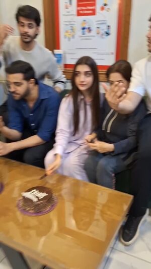 Atiqa Odho Instagram - #FurqanQureshi's Birthday celebrated on the set of #AagKaDariya produced by #Bigbangproductions for #ARYDigital. Happy days !!! 
@furqankqureshi @raoayazshahzad @zainabmazharofficial @subhanawan_official @bigbangentertainment2.0 @arydigital.tv