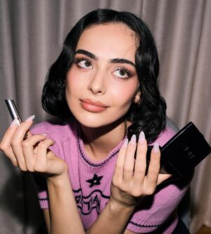 Aubri Ibrag Instagram - Love my Dior Addict 👄 glow @diorbeauty @dior #DiorAddict 

@pipbourdillon 
@aimeetwistartistry 
@dayaruci