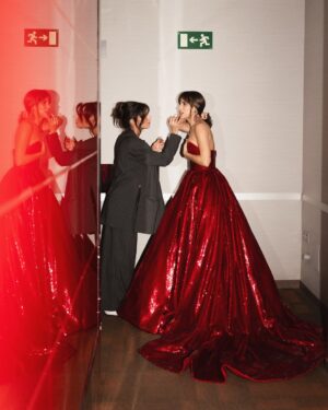 Aura Garrido Instagram - No supero este vestido ❤️‍🔥
Gracias @redondobrand 

@dorian.ph 
@ikasanchezfr para @diorbeauty
@cindyfigueroa_official
@marquisejoyeria