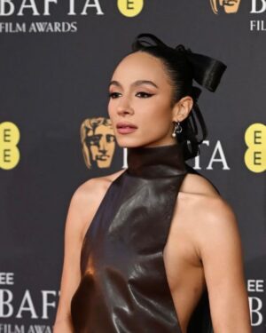 Aurora Perrineau Instagram - It’s not everyday your 🫘 Mikey ,wins a Bafta!!!! Greatest night of my liiiife
💄: @chykapuka 
💇🏽‍♀️: @hausofshee 
👗: @justinplz