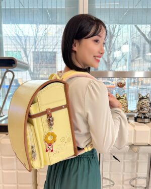 Aya Shibata Instagram - 🎒
ㅤㅤㅤㅤㅤㅤㅤㅤㅤㅤㅤㅤㅤ
ㅤㅤㅤㅤㅤㅤㅤㅤㅤㅤㅤㅤㅤ
今日はABEMAヒルズでラン活について取り上げましたが
令和のランドセルは可愛いものもカラーも豊富ですね😳

ㅤㅤㅤㅤㅤㅤㅤㅤㅤㅤㅤㅤㅤ
私はオーソドックスな赤でした🎒
母は当時流行っていたワインレッドなどの少し変わった色を
勧めたかったようですが私はアニメの影響で
赤ランドセルに憧れがあり即決しましたね🙂‍↕️
ㅤㅤㅤㅤㅤㅤㅤㅤㅤㅤㅤㅤㅤㅤㅤㅤㅤㅤㅤㅤㅤㅤㅤㅤㅤ
ㅤㅤㅤㅤㅤㅤㅤㅤㅤㅤㅤ
ㅤㅤㅤㅤㅤㅤㅤㅤㅤㅤㅤㅤㅤㅤㅤㅤㅤㅤㅤㅤㅤㅤㅤ
ㅤㅤㅤㅤㅤㅤㅤㅤ昨今のラン活は人気のものはすぐに売り切れるとのこと！
ラン活おそるべし、、！
ㅤㅤㅤㅤㅤㅤㅤㅤㅤㅤㅤㅤㅤ
私が背負っているのはミスタードーナツコラボ🍩
色味がポムポムプリンみたいで可愛いです😌💗

あとかなり軽くてびっくり！
これはお子さん達にも優しいですね🥲✨
ㅤㅤㅤㅤㅤㅤㅤㅤㅤㅤㅤㅤㅤ
ㅤㅤㅤㅤㅤㅤㅤㅤㅤㅤㅤㅤㅤ
新一年生の皆様学校頑張ってくださいね🐱

ㅤㅤㅤㅤㅤㅤㅤㅤㅤㅤㅤㅤㅤㅤㅤㅤㅤㅤㅤㅤㅤㅤㅤㅤㅤㅤ
ㅤㅤㅤㅤㅤㅤㅤㅤㅤㅤㅤㅤㅤ
#ランドセル #ラン活 #小学生 #新一年生 #fyp #入学式 #ABEMA